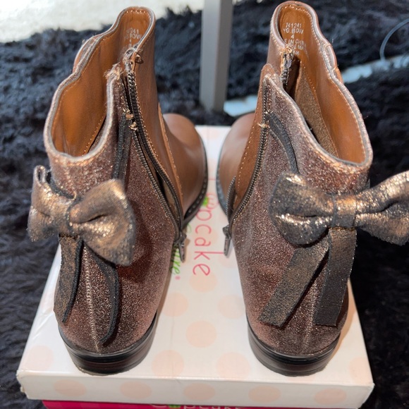 Brown bow boots - Picture 1 of 9